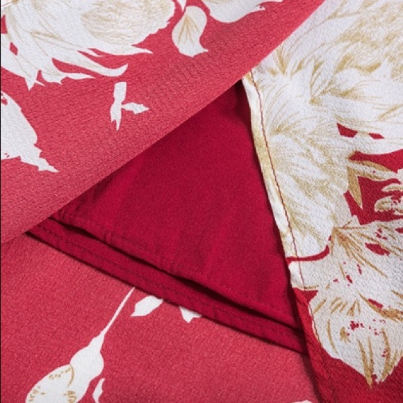 Red Backless Maxi-dress - Picture 7 of 8